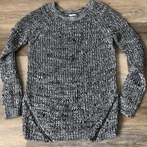 Knit sweater in black/white & zipper details - Picture 1 of 5